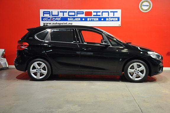 BMW 225xe 2 of 5