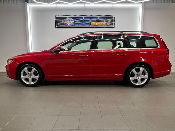 Volvo V70 2 of 26