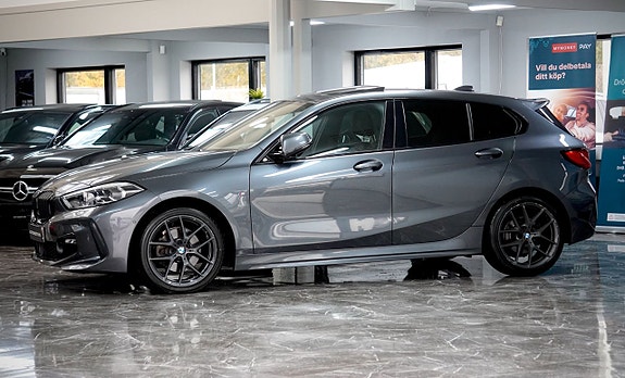 BMW 118i 4 of 5