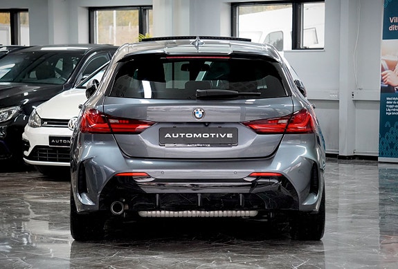 BMW 118i 3 of 5
