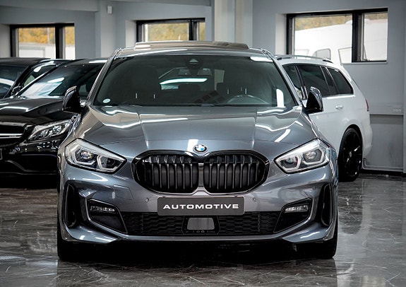 BMW 118i 2 of 5