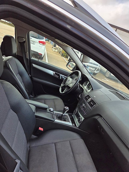 Mercedes-Benz C230 7 of 10