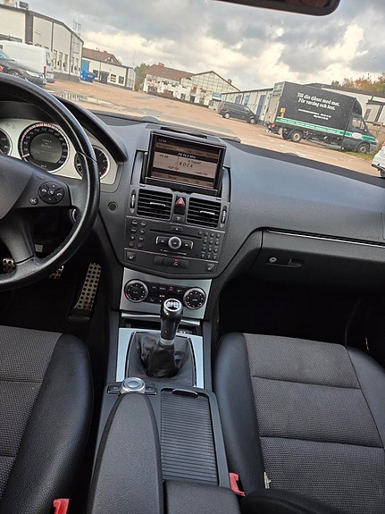 Mercedes-Benz C230 4 of 10