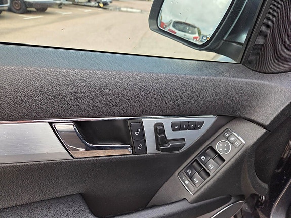 Mercedes-Benz C230 5 of 10