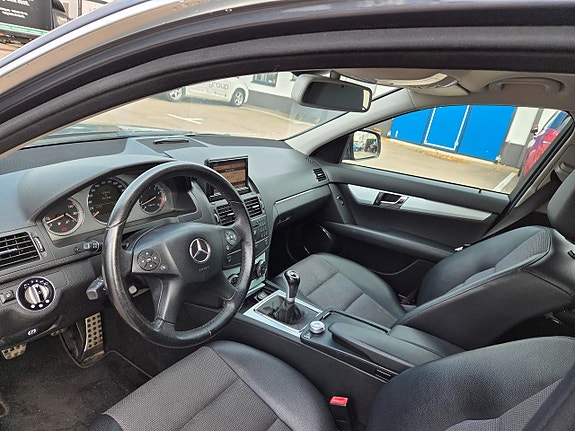 Mercedes-Benz C230 6 of 10