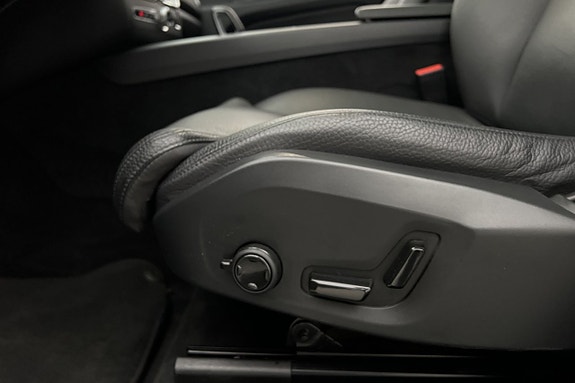 Volvo XC60 15 of 30