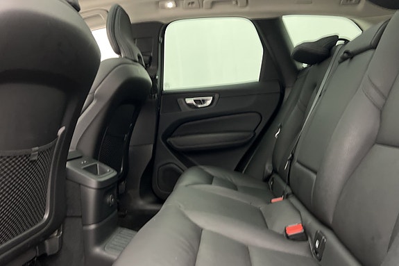 Volvo XC60 14 of 30
