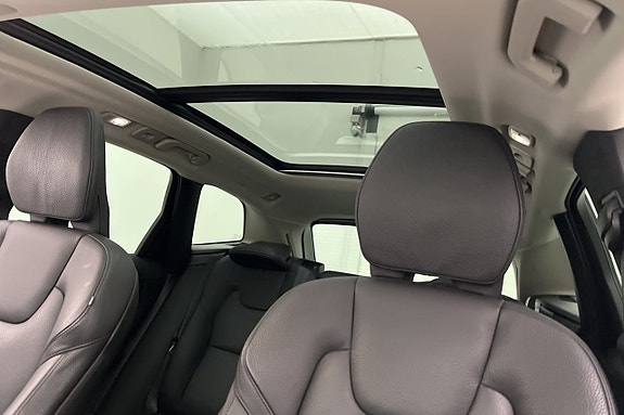 Volvo XC60 13 of 30