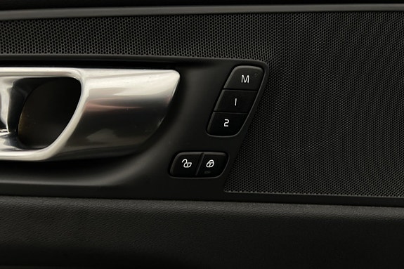 Volvo XC60 16 of 30