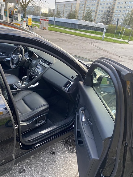 Jaguar E-PACE 13 of 15
