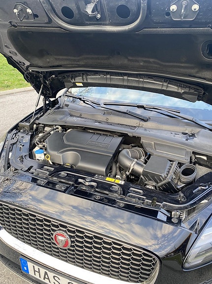 Jaguar E-PACE 12 of 15