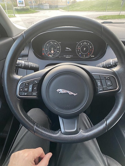 Jaguar E-PACE 14 of 15