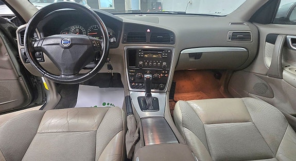 Volvo S60 2 of 6