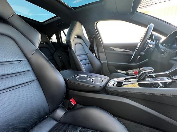 Porsche Panamera 4 of 5