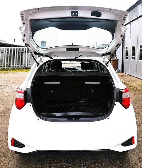 Toyota Yaris 7 of 11
