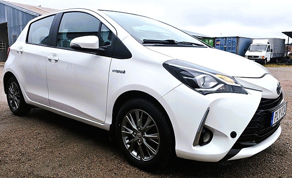 Toyota Yaris 2 of 11