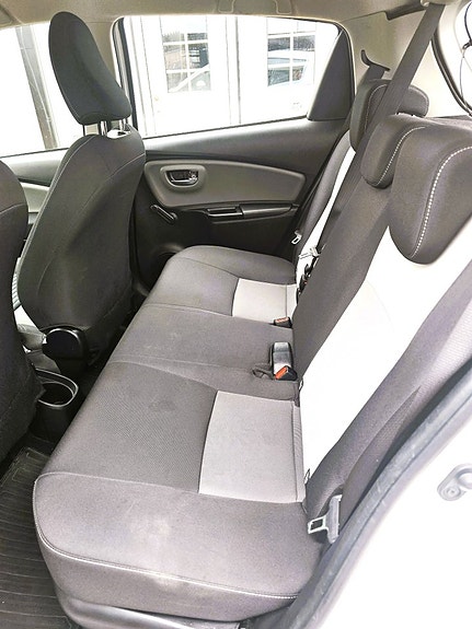 Toyota Yaris 9 of 11