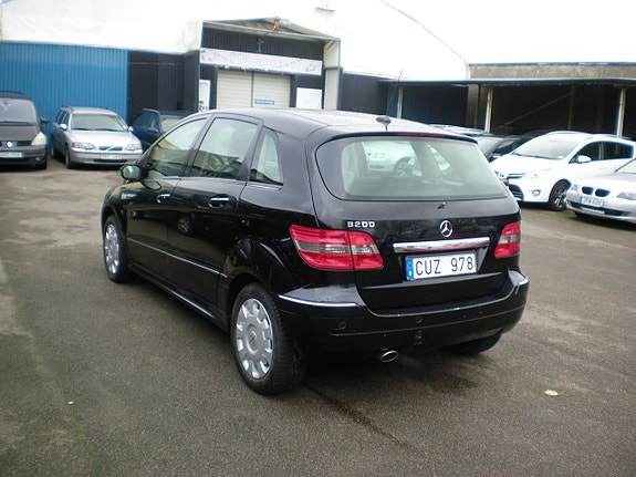 Mercedes-Benz B200 8 of 11