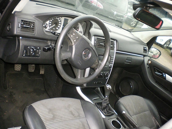 Mercedes-Benz B200 7 of 11