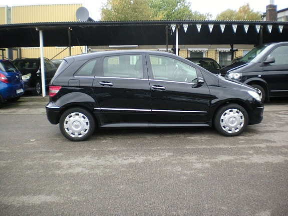 Mercedes-Benz B200 5 of 5