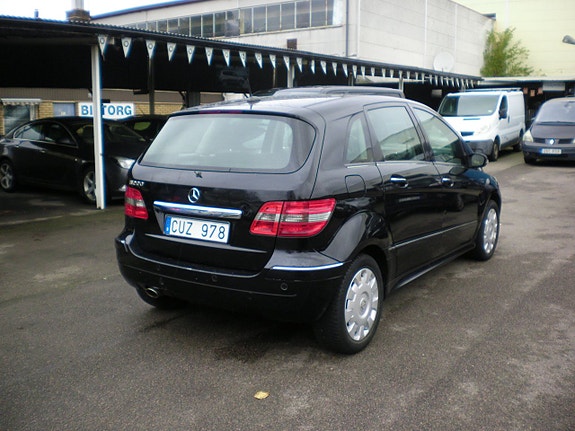 Mercedes-Benz B200 9 of 11