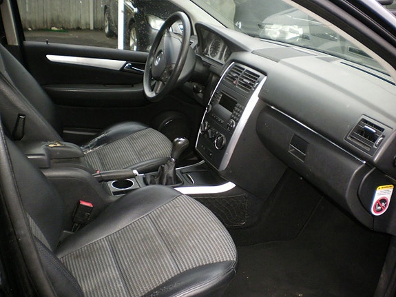 Mercedes-Benz B200 6 of 11