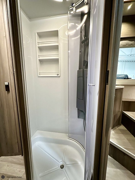 Kabe Imperial Travel Master Intergrated 910 QB Cinderella 17 of 23
