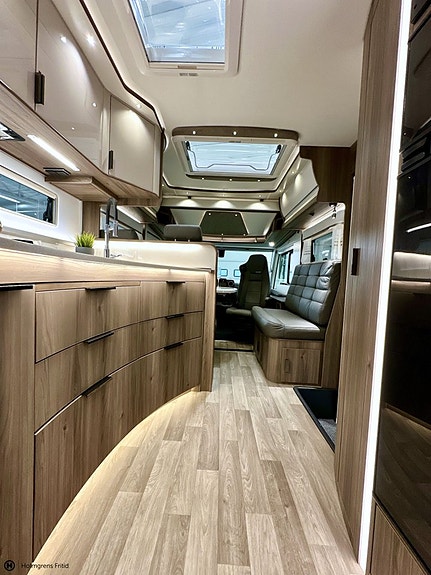 Kabe Imperial Travel Master Intergrated 910 QB Cinderella 19 of 23