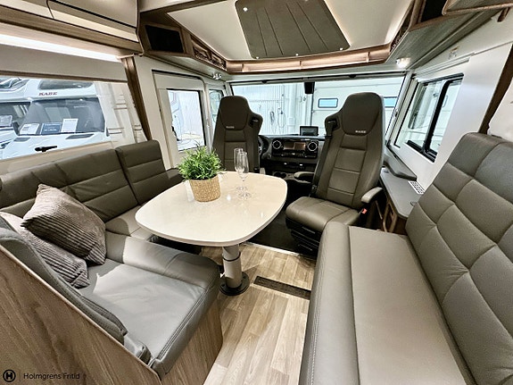 Kabe Imperial Travel Master Intergrated 910 QB Cinderella 21 of 23