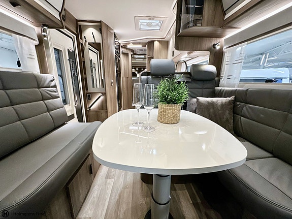 Kabe Imperial Travel Master Intergrated 910 QB Cinderella 2 of 23