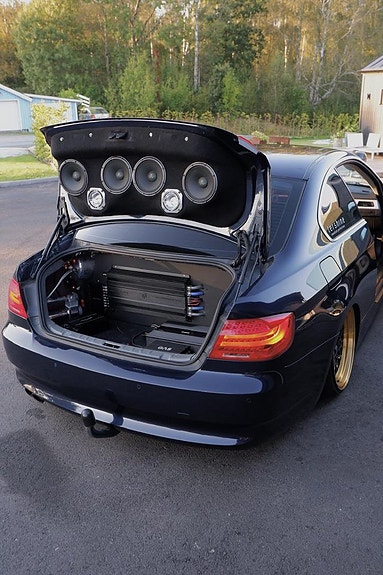 BMW 325i 3 of 7