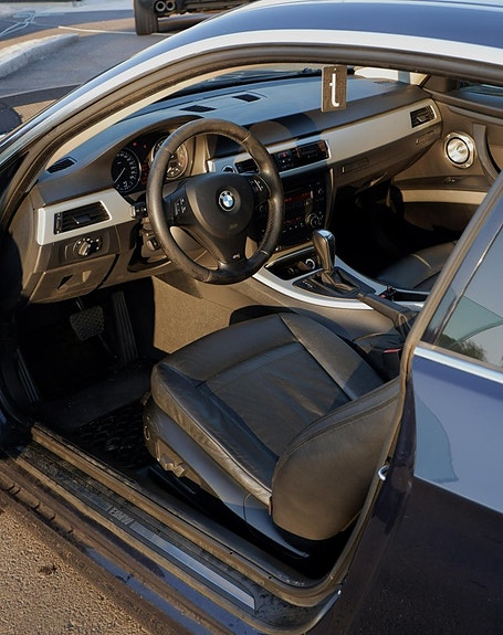 BMW 325i 4 of 7