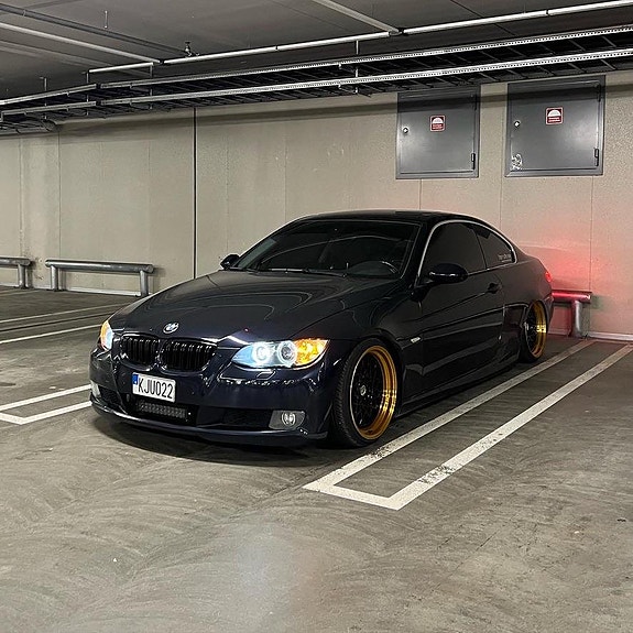 BMW 325i 6 of 7