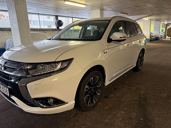 Mitsubishi Outlander 3 of 5