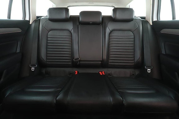 Volkswagen Passat 11 of 12