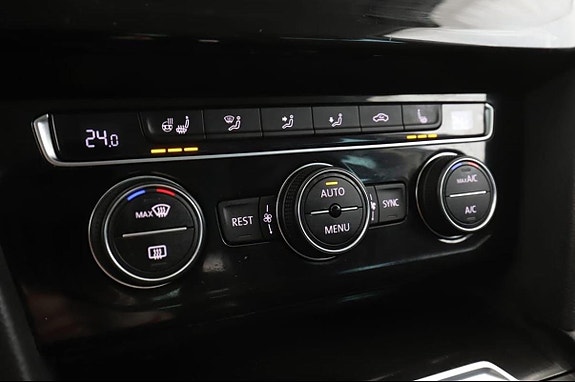 Volkswagen Passat 9 of 12