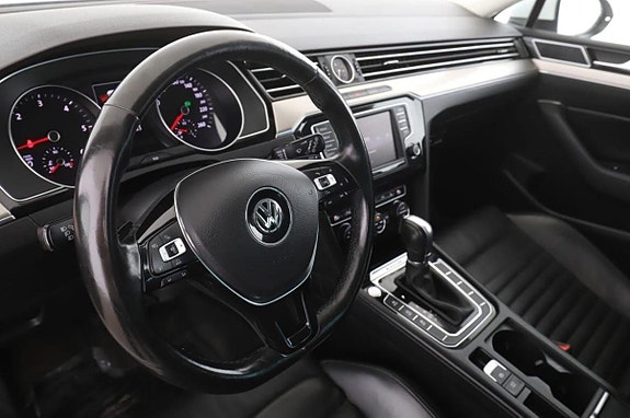 Volkswagen Passat 6 of 12