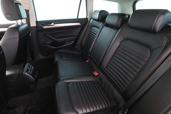 Volkswagen Passat 10 of 12