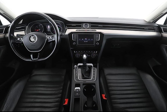 Volkswagen Passat 7 of 12