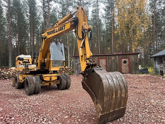Liebherr 902 2 of 19