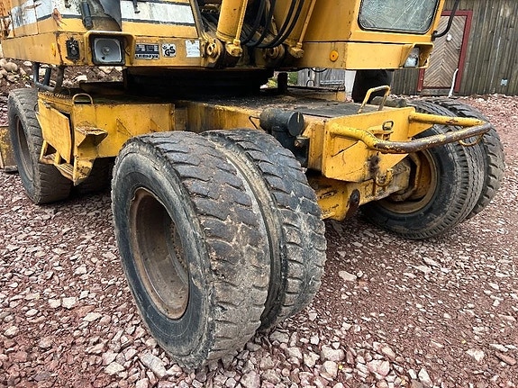 Liebherr 902 8 of 19