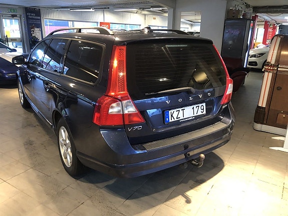 Volvo V70 3 of 17