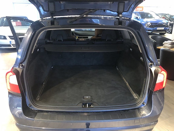 Volvo V70 9 of 17