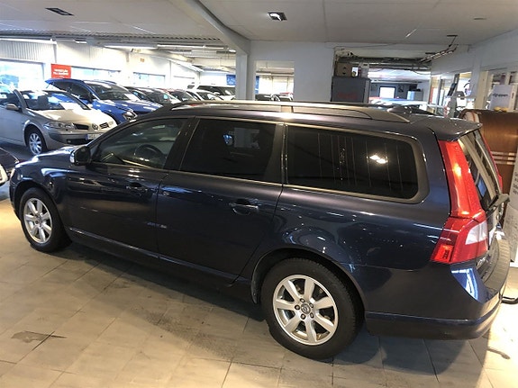 Volvo V70 2 of 17