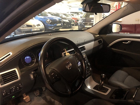 Volvo V70 6 of 17