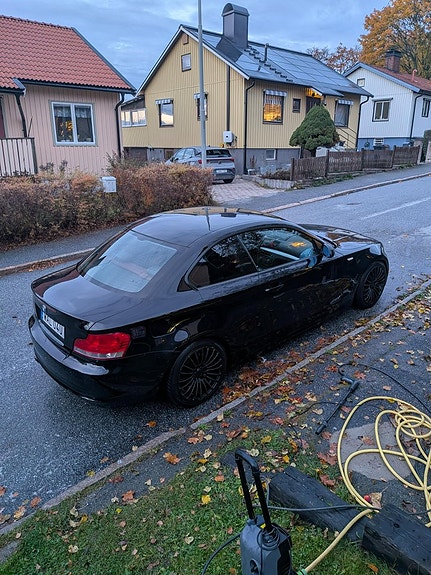 BMW 120d 2 of 5