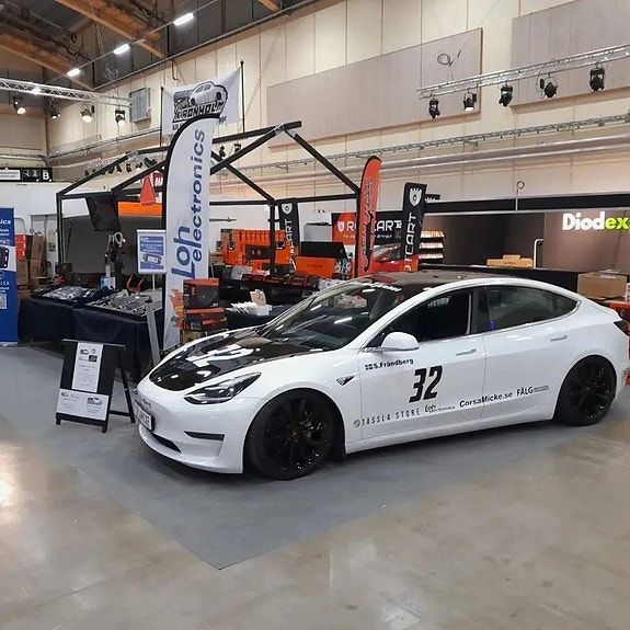 Tesla Model 3 9 of 9