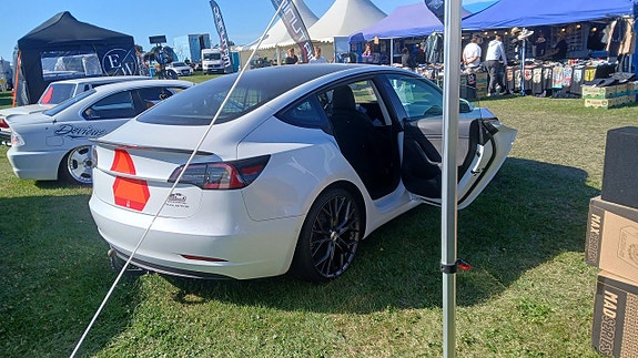 Tesla Model 3 7 of 9