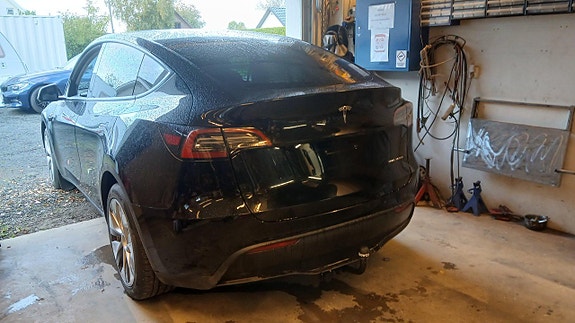 Tesla Model 3 2 of 9