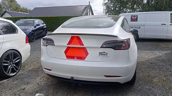 Tesla Model 3 6 of 9